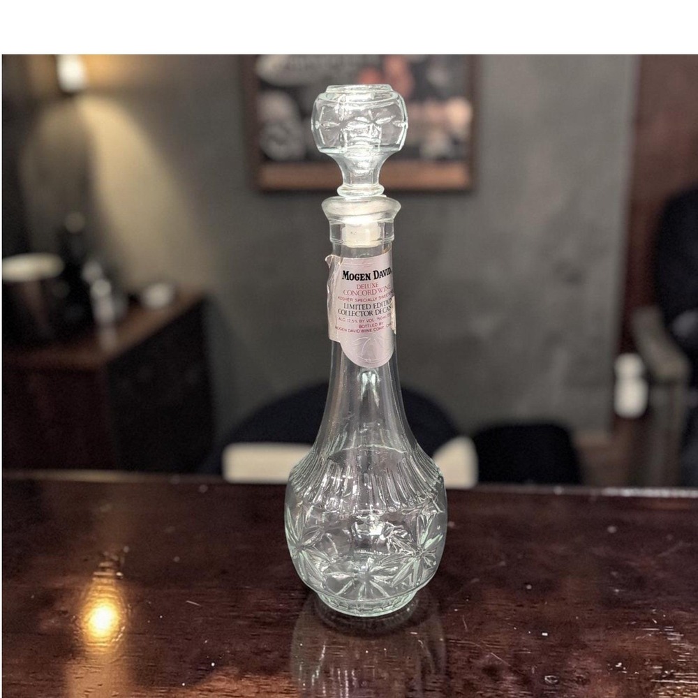 Mogen David Collector's Empty Clear Wine Decanter, 3rd Series Limited‎ Edition